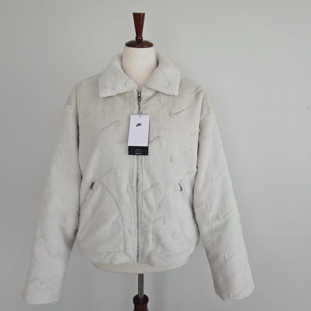Nike Women's Sportswear Essentials Printed Plush Faux Fur Jacket Size Large - Picture 3 of 6
